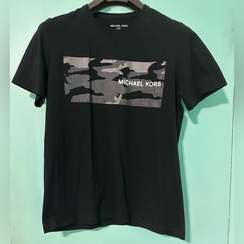 Michael Kors T-shirt size medium excellent condition 100% cotton
